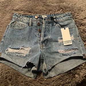 CUT OFF JEAN SHORTS